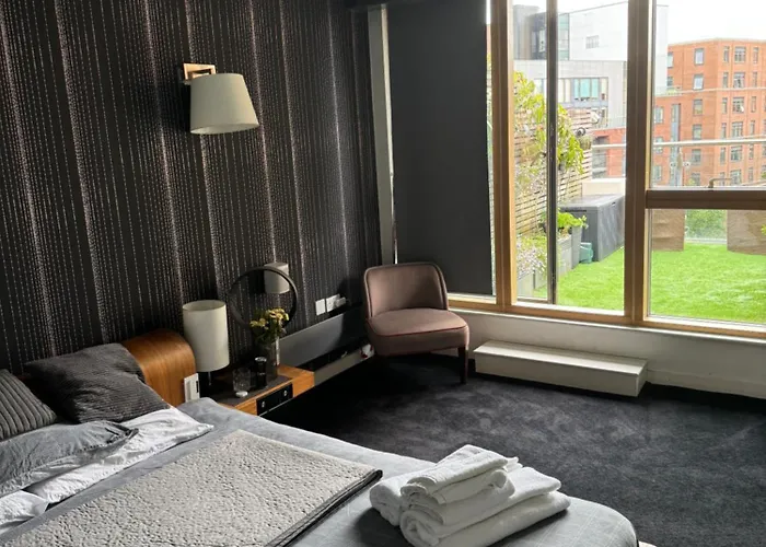 Ancoats Getaway With Terrace And Hot Tub
